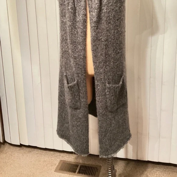 BCBG Max Azria Long Gray Sweater β Size XL Button Front, Preowned - Picture 2 of 3